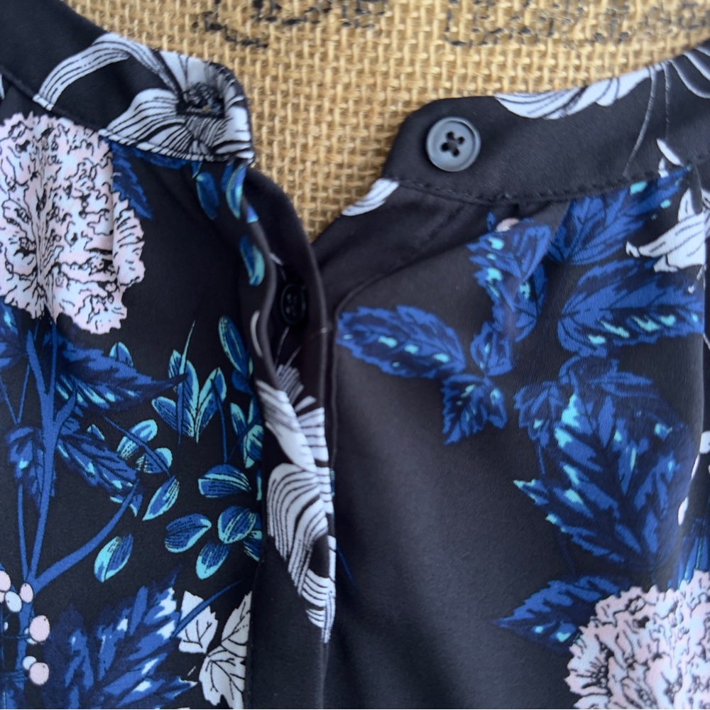 Banana Republic Black and Blue Floral Blouse - Picture 6 of 8